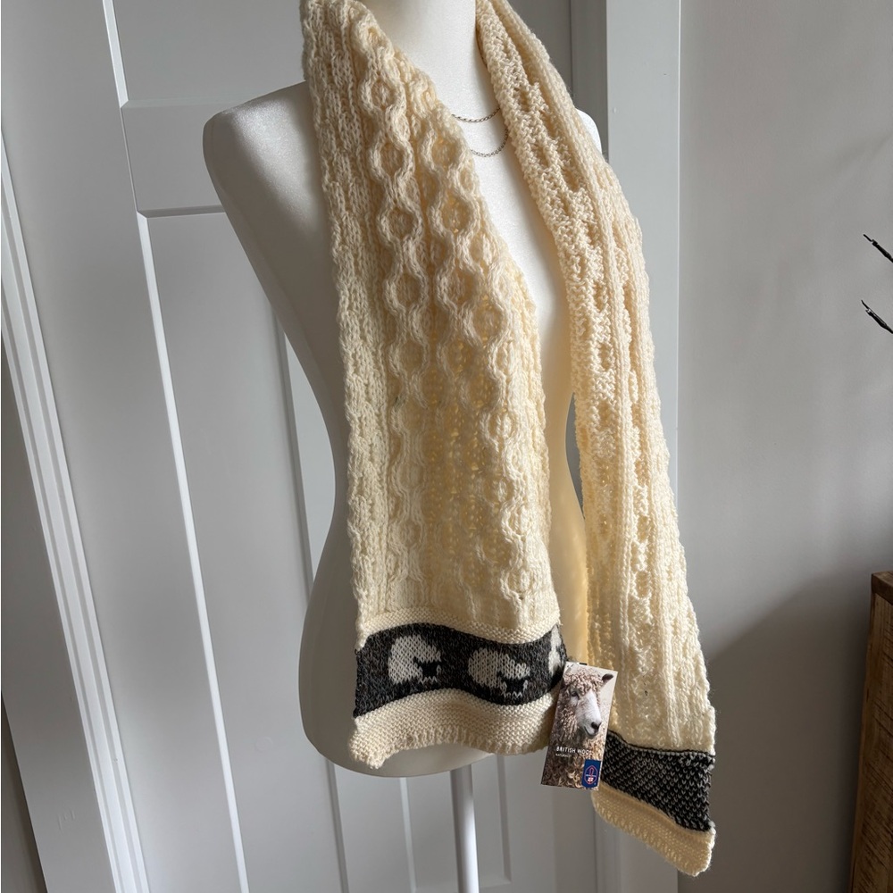 NWT! British Wool Sheep/Lamb scarf. 100% Wool Scarf. Cream - Picture 8 of 8